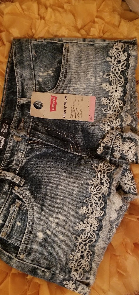 Levi's short